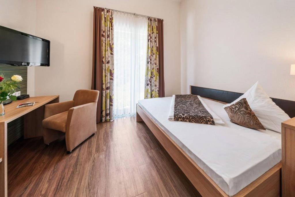Hotel Donaublick Scheer Bagian luar foto